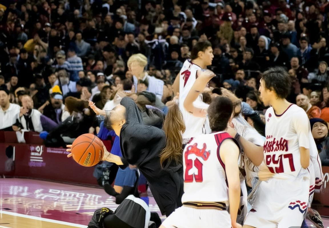 休斯顿火箭队主场爆冷负弱旅，杰伦-格林持续低迷，乌度卡临场指挥引质疑